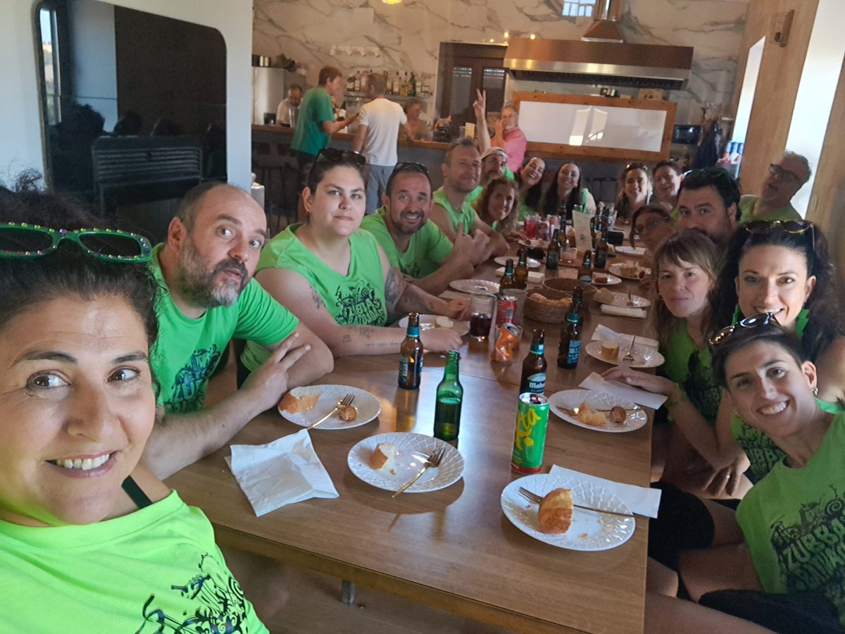 zubba_batucada's tweet photo. Nuestros #ritmos y #bailes conquistaron de nuevo el corazón de los vecinos de #Angón. El pasado domingo cerramos sus fiestas con un pasacalles y vermú muy animados 💃🎉🥁🎶
#ZubbaSummerTour26 https://t.co/MoYMUyGGmB