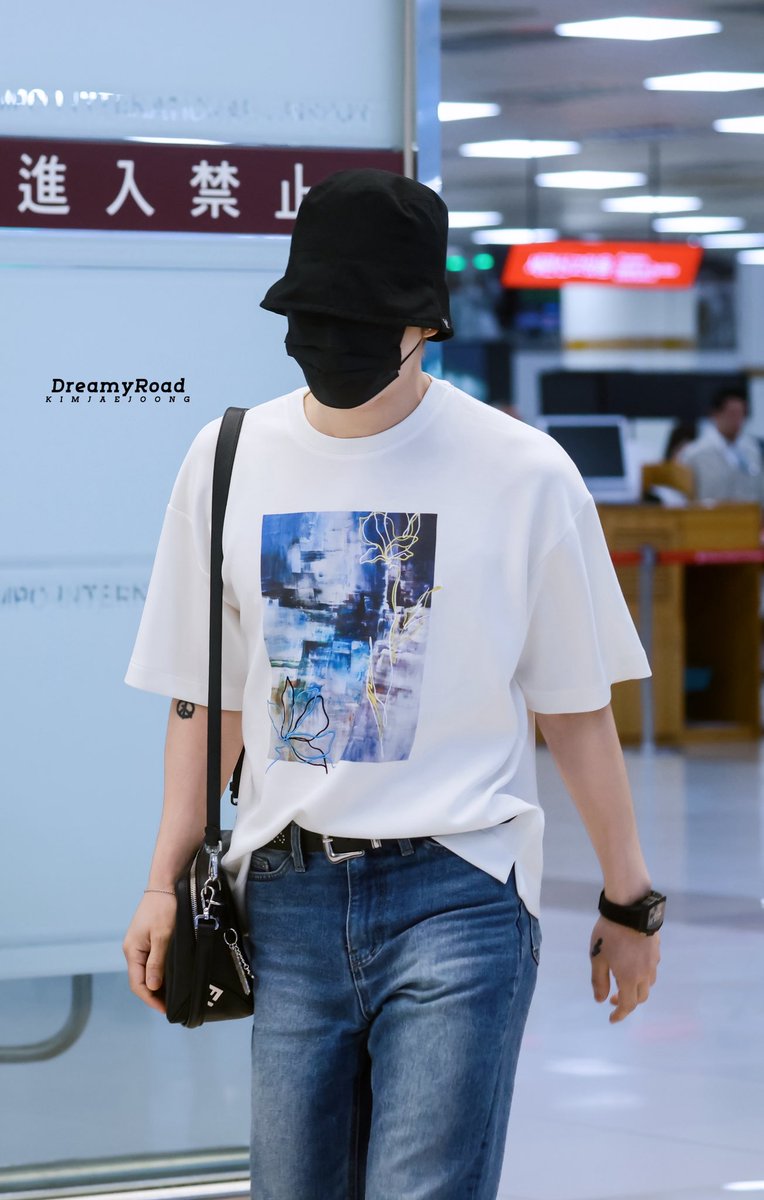 KJJ_DreamyRoad's tweet photo. 260804 GMP 도착🛬

@bornfreeonekiss

#김재중 #재중 #KIMJAEJOONG
#JAEJOONG #ジェジュン #金在中 https://t.co/9a9iPSrouG