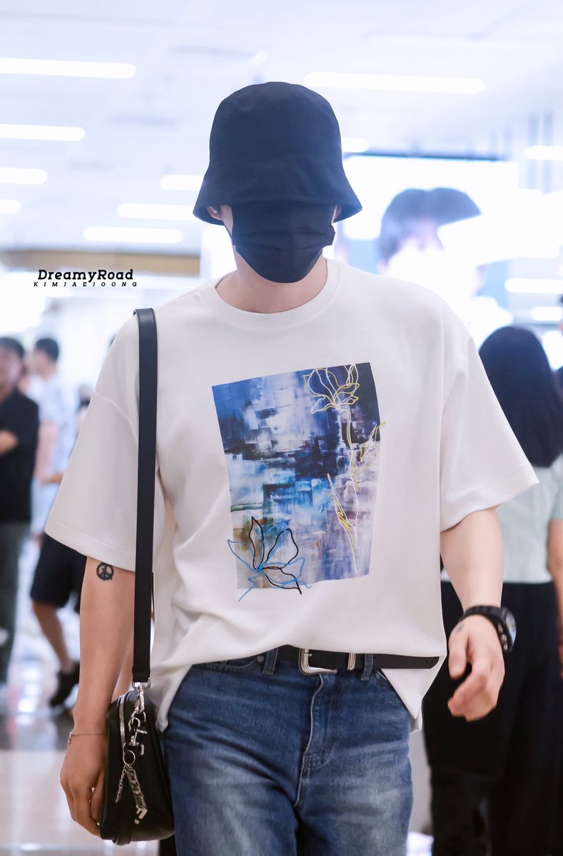 KJJ_DreamyRoad's tweet photo. 260804 GMP 도착🛬

@bornfreeonekiss

#김재중 #재중 #KIMJAEJOONG
#JAEJOONG #ジェジュン #金在中 https://t.co/9a9iPSrouG