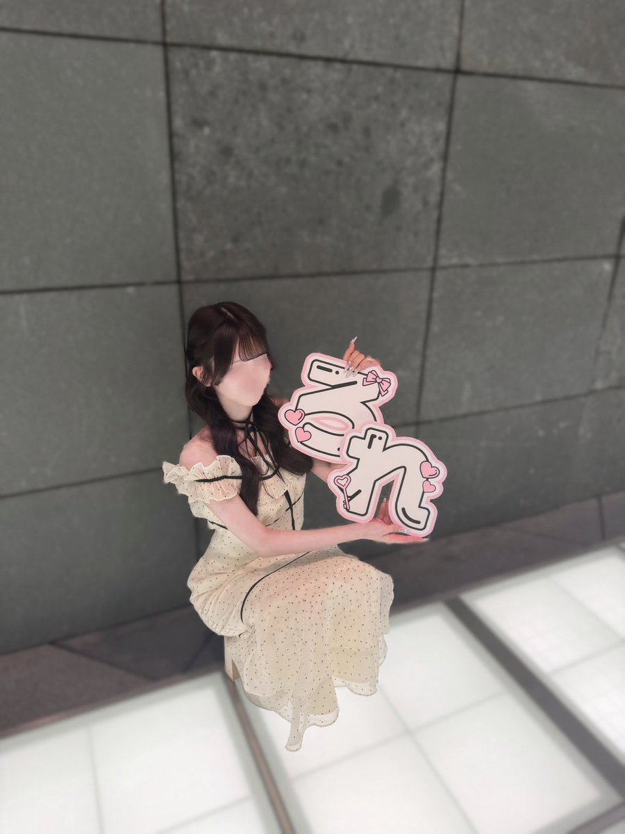 1ronyas's tweet photo. 息を飲むくらいかっこいい仕草もおもちゃ箱をひっくり返したような愛らしい表情も普段通りのおちゃらけた素振りも、ぜんぶが忘れられない宝物になりました(т-т)♡⸝⸝⸝
世界一の幸せ者にしてくれてありがとう♥️⸝꙳.⋆

 #ローレン_1stライブ https://t.co/dWzI7cSGfR