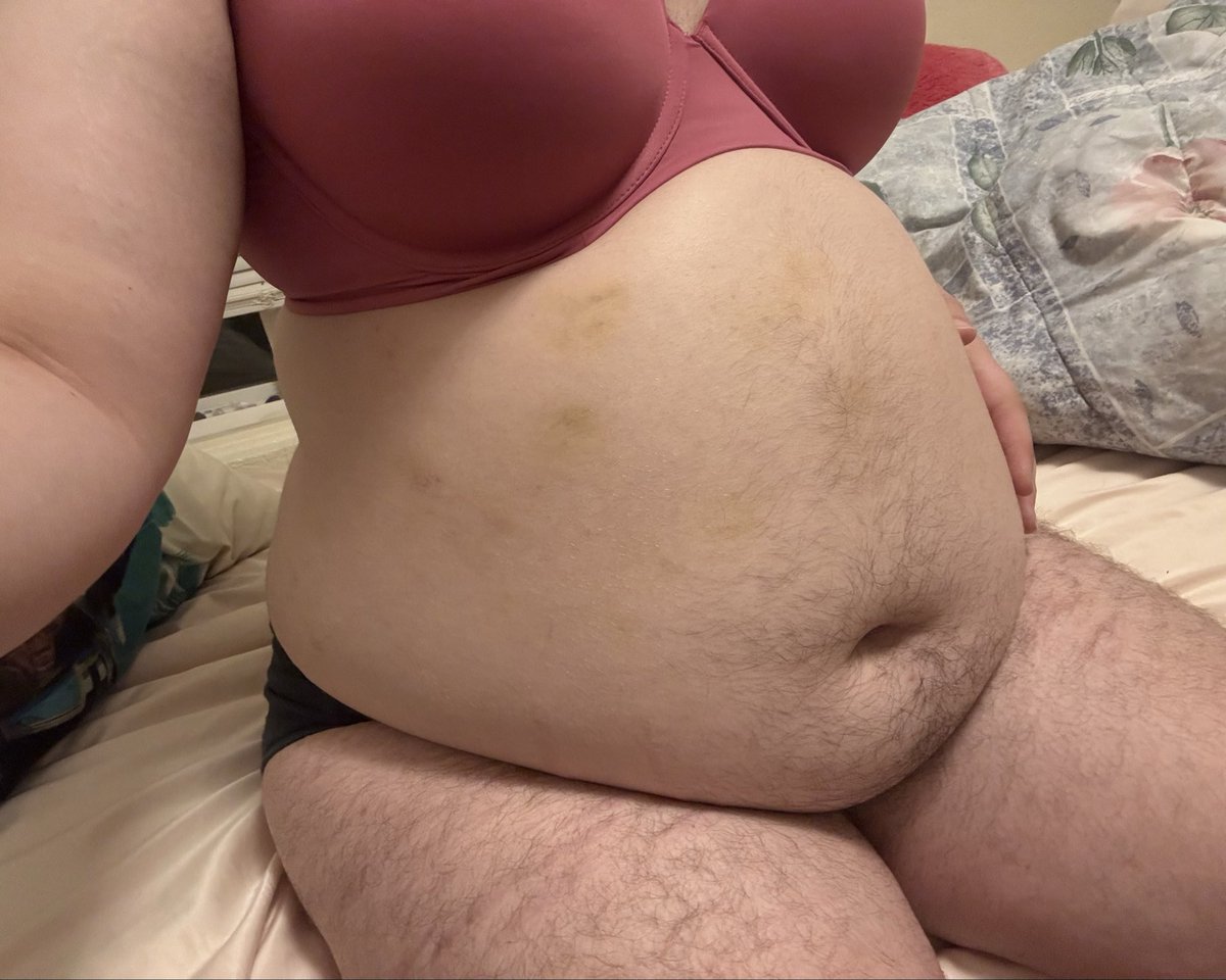 moo205069's tweet photo. thus concludes my first day in my first apartment! happy technically #tummytuesday https://t.co/0vm5TEQPzs