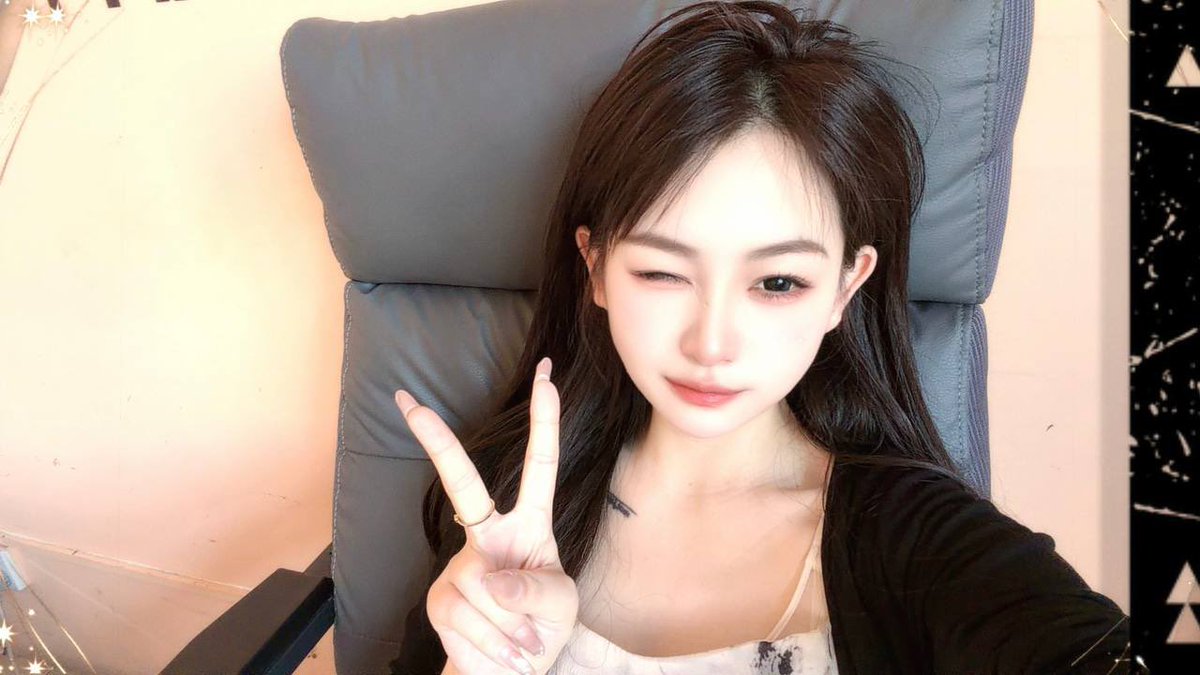 WFkaixintea's tweet photo. 复活了 可以私信我了 https://t.co/meja6OrMmT