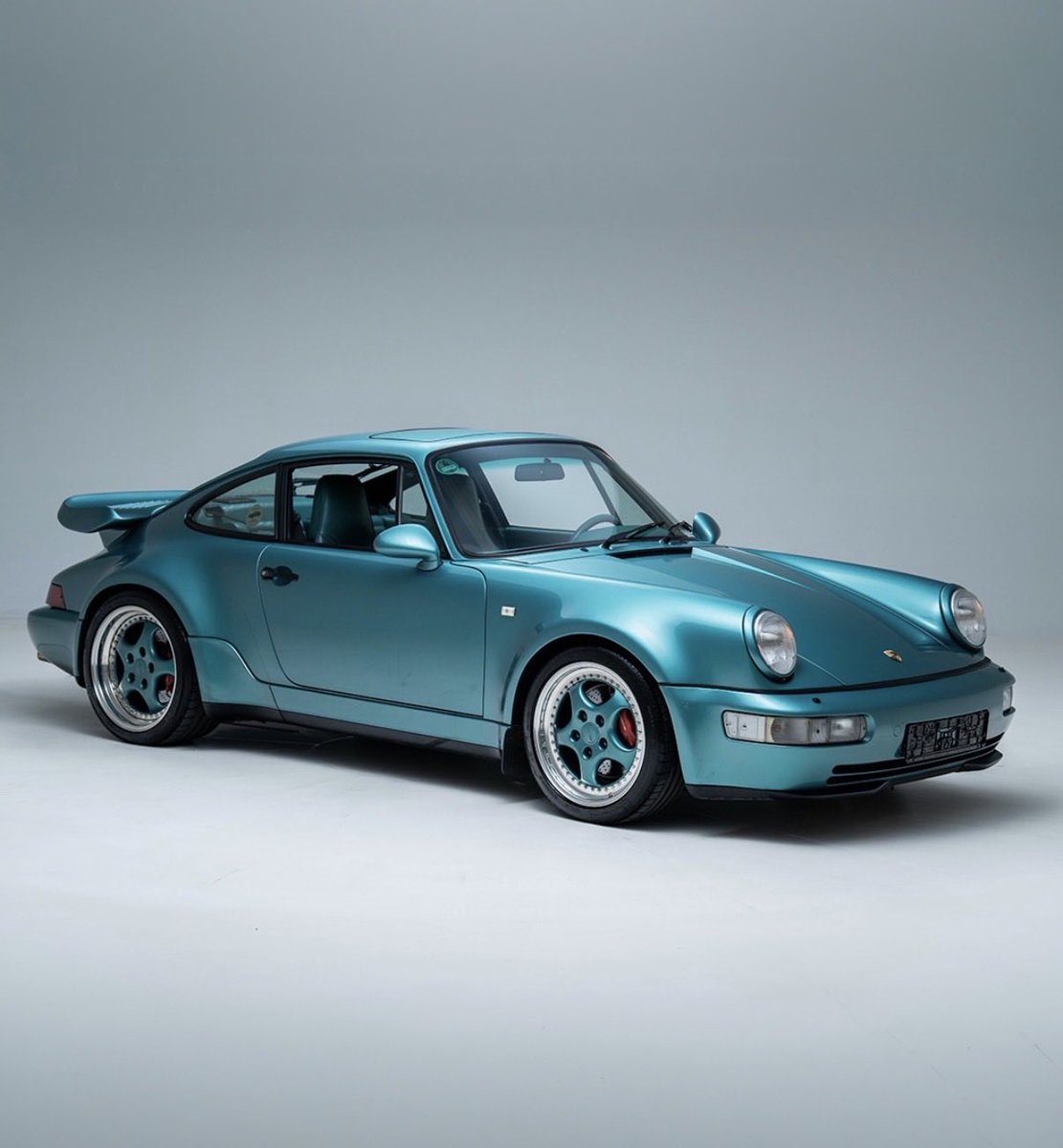 Jordan92338366's tweet photo. 964 Turbo in Wimbeldon Green inside &amp; out….💎💎 https://t.co/f7WosE4iBW