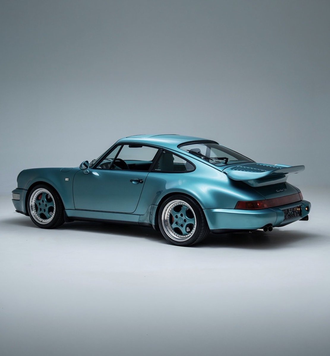 Jordan92338366's tweet photo. 964 Turbo in Wimbeldon Green inside &amp; out….💎💎 https://t.co/f7WosE4iBW
