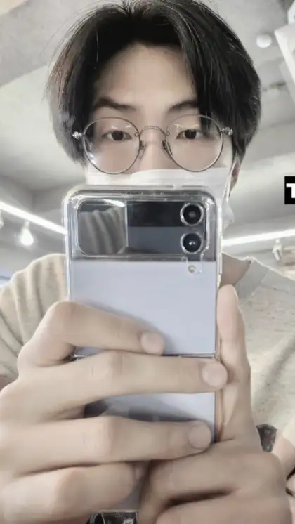 namjinspoons's tweet photo. uh...are we late to the trend yet?

#ARSDSELCADAY https://t.co/ksw34PzaMW