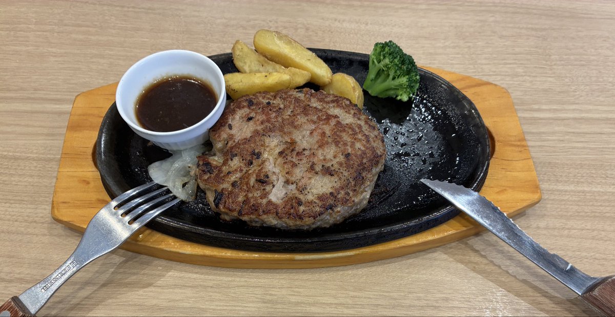 Racun_M_'s tweet photo. 油そばコラボ今日行こうとしたら定休日でした🙄 https://t.co/Cl1nwGJTQX