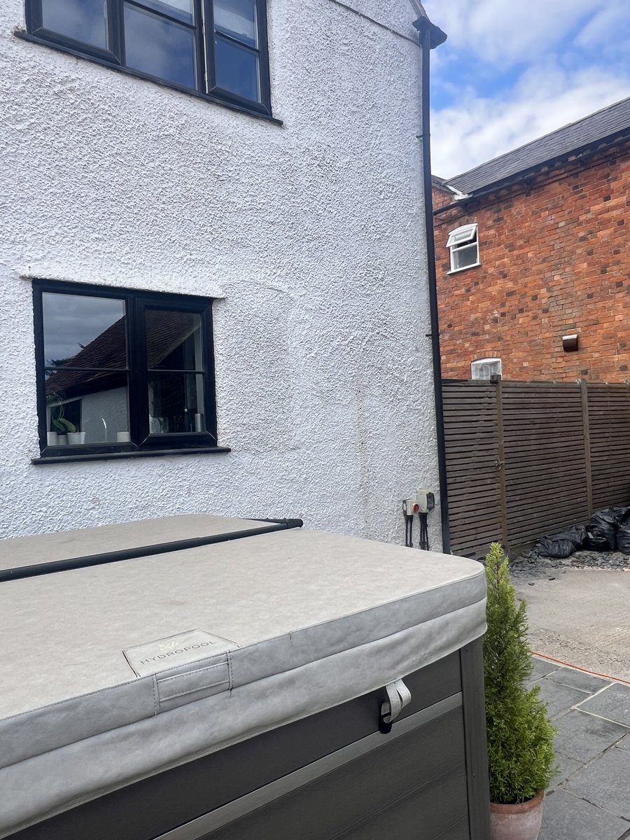 IMOPC's tweet photo. 👀 Spotted #IMOInTheWild!

Not all heroes wear capes... some quietly keep hot tubs running safely. ♨️

This Stag AC Isolator is doing exactly what it was designed to do - providing safe, reliable isolation when it matters.

#IMO #TeamIMO #IMOPrecisionControls https://t.co/L7Lthyrtsy
