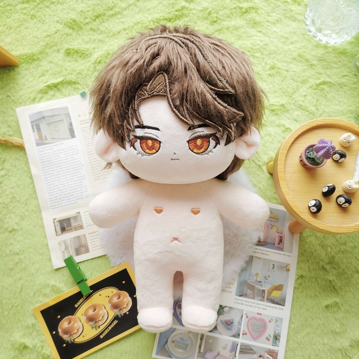 EvaCustom's tweet photo. 茶色の短い髪にオレンジゴールドの瞳が輝く20cmぬいちゃん🤎✨
ふわふわで柔らかな髪型があたたかい雰囲気を演出していて、キラキラした瞳が少しミステリアスな魅力をプラスしています。小さなお顔と優しい表情が合わさって、静かで特別な存在感を感じる子です。
まるで午後のひとときにそっと寄り添ってくれる小さなお友達みたい☕️🌿
シンプルな姿の中にもたくさんの可愛さが詰まっていて、細かな表情までずっと眺めていたくなります✨
#20cmスタンダード型-洗水兔毛 
++++++++++++++++++++++++++
写真をもとにカスタマイズ棉人形🥰
無料で人形をデザインします!
https://t.co/gVeZ5Rn9th

#かわいい #ぬいぐるみ  #推し活 #コットンドール #手作りドール #オーダーメイドドール #ハンドメイドドール