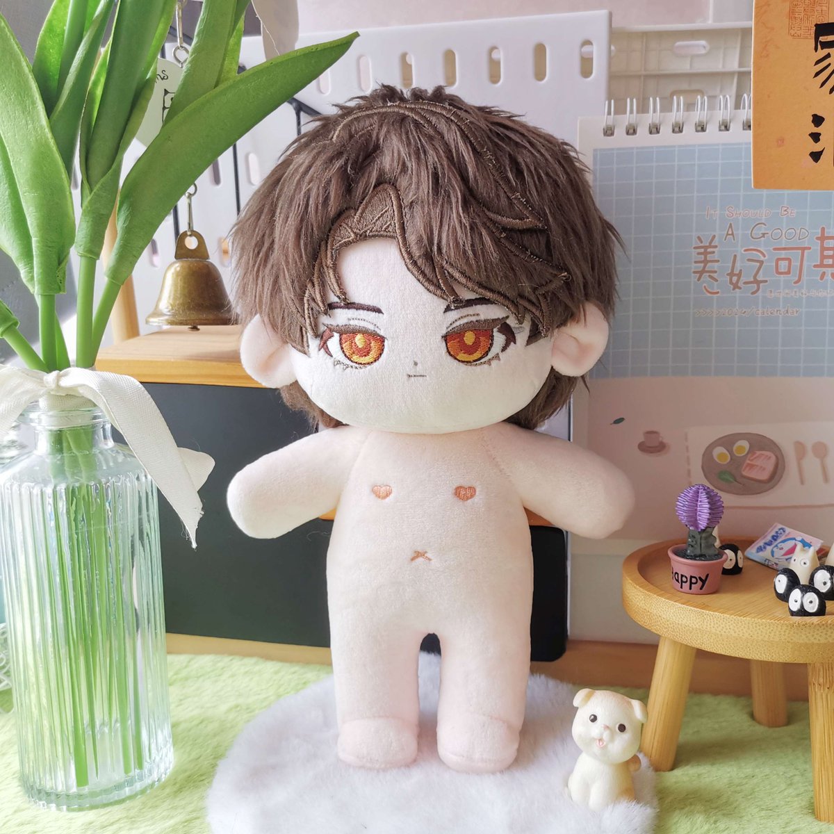 EvaCustom's tweet photo. 茶色の短い髪にオレンジゴールドの瞳が輝く20cmぬいちゃん🤎✨
ふわふわで柔らかな髪型があたたかい雰囲気を演出していて、キラキラした瞳が少しミステリアスな魅力をプラスしています。小さなお顔と優しい表情が合わさって、静かで特別な存在感を感じる子です。
まるで午後のひとときにそっと寄り添ってくれる小さなお友達みたい☕️🌿
シンプルな姿の中にもたくさんの可愛さが詰まっていて、細かな表情までずっと眺めていたくなります✨
#20cmスタンダード型-洗水兔毛 
++++++++++++++++++++++++++
写真をもとにカスタマイズ棉人形🥰
無料で人形をデザインします!
https://t.co/gVeZ5Rn9th

#かわいい #ぬいぐるみ  #推し活 #コットンドール #手作りドール #オーダーメイドドール #ハンドメイドドール