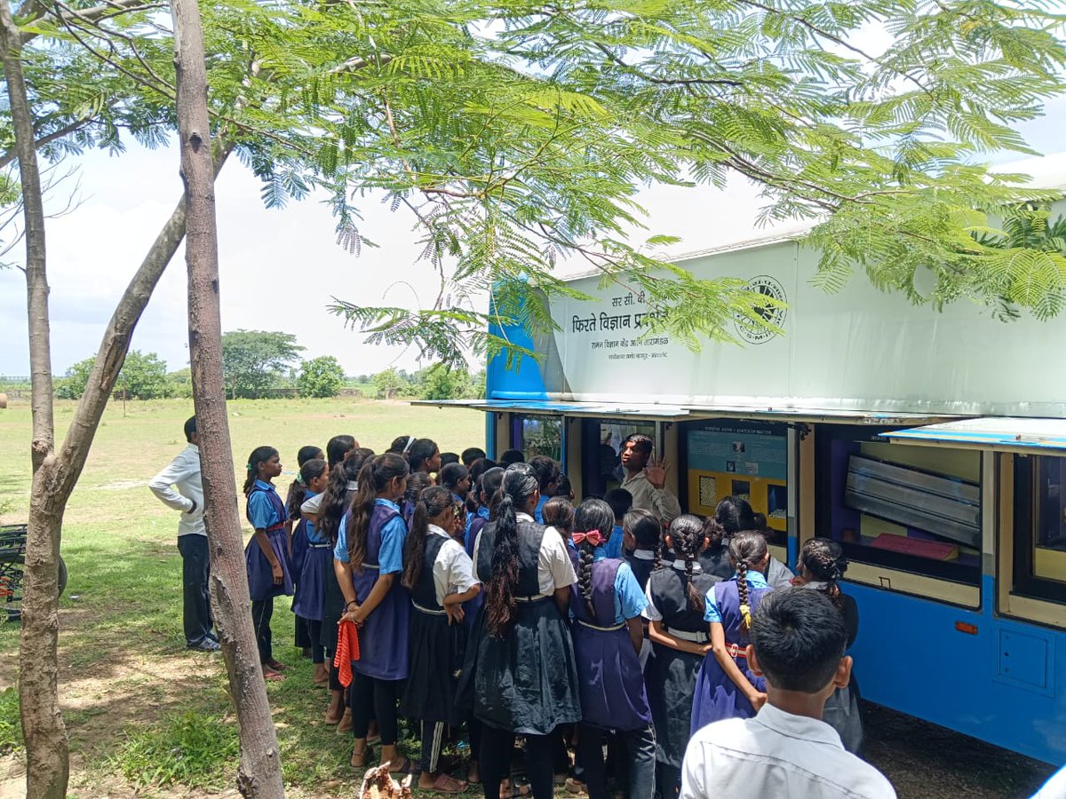 RamanCentre's tweet photo. 🚌🔬 The Mobile Science Exhibition by @RamanCentre, a unit of @ncsmgoi  @MinOfCultureGoI , reached Zilla Parishad High School, Kanhalgaon, Tal. Korpana, Dist. Chandrapur, inspiring students through interactive science experiences.

#MobileScienceExhibition #ScienceOnWheels https://t.co/MuNjHPBE41