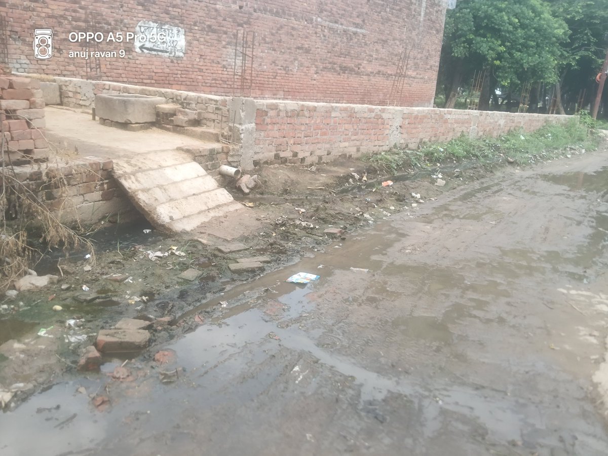 AnujRavan9's tweet photo. माननीय मुख्यमंत्री जी, @myogiadityanath @CMOfficeUP
जनपद कन्नौज ��े [ग्राम पंचायत असालतनगर मोहल्ला नई बस्ती देववरमपुर] में सड़क की हालत बेहद खराब है तथा नाली की उचित व्यवस्था/सफाई न होने के कारण जलभराव की समस्या बनी रहती है। इससे स्थानीय लोगों को काफी परेशानी हो रही है। https://t.co/kfZnTtqhvP