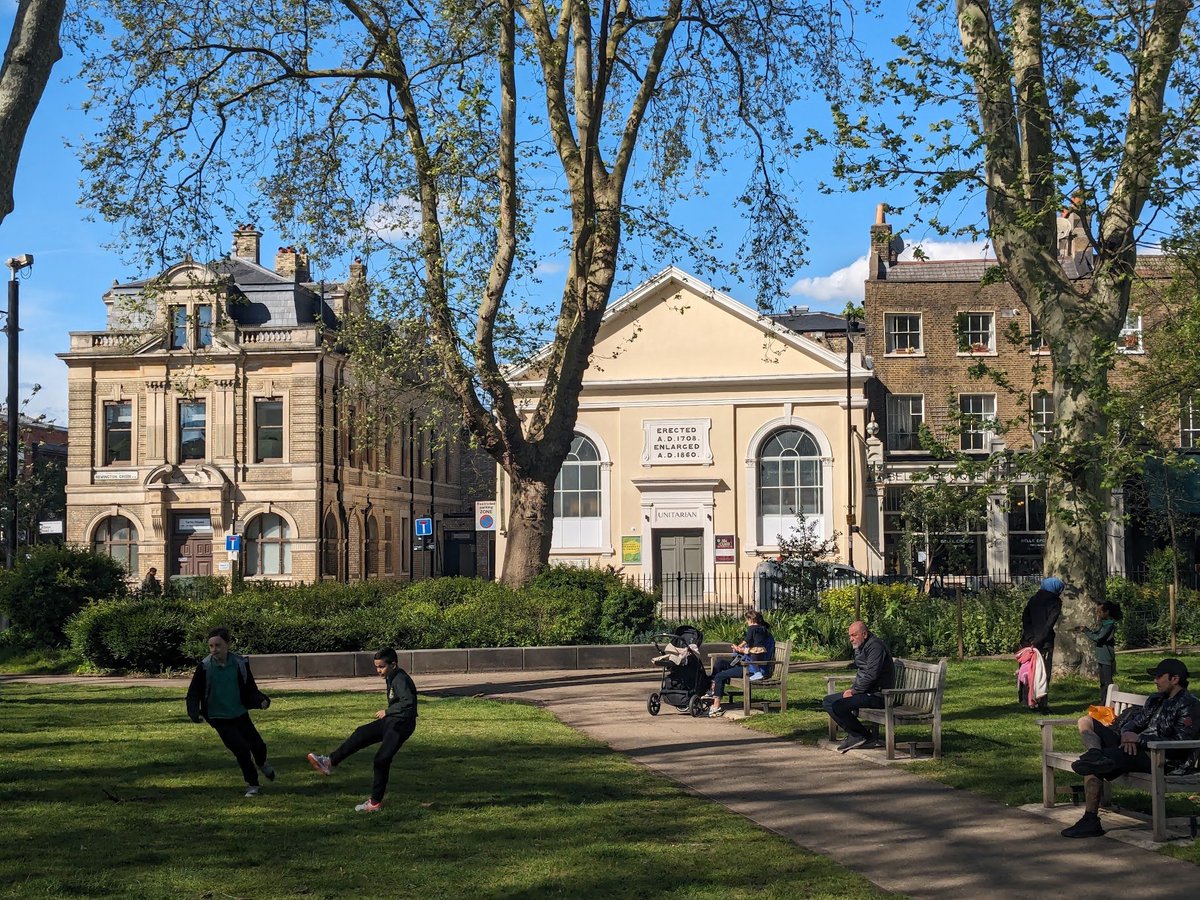 LewisMcCrary's tweet photo. @boys_nicholas @Telegraph For one year we resided about a two-minute walk from Newington Green, Islington. I doubt we will ever live again in such a perfect communal space. https://t.co/EmxuUkFnJo