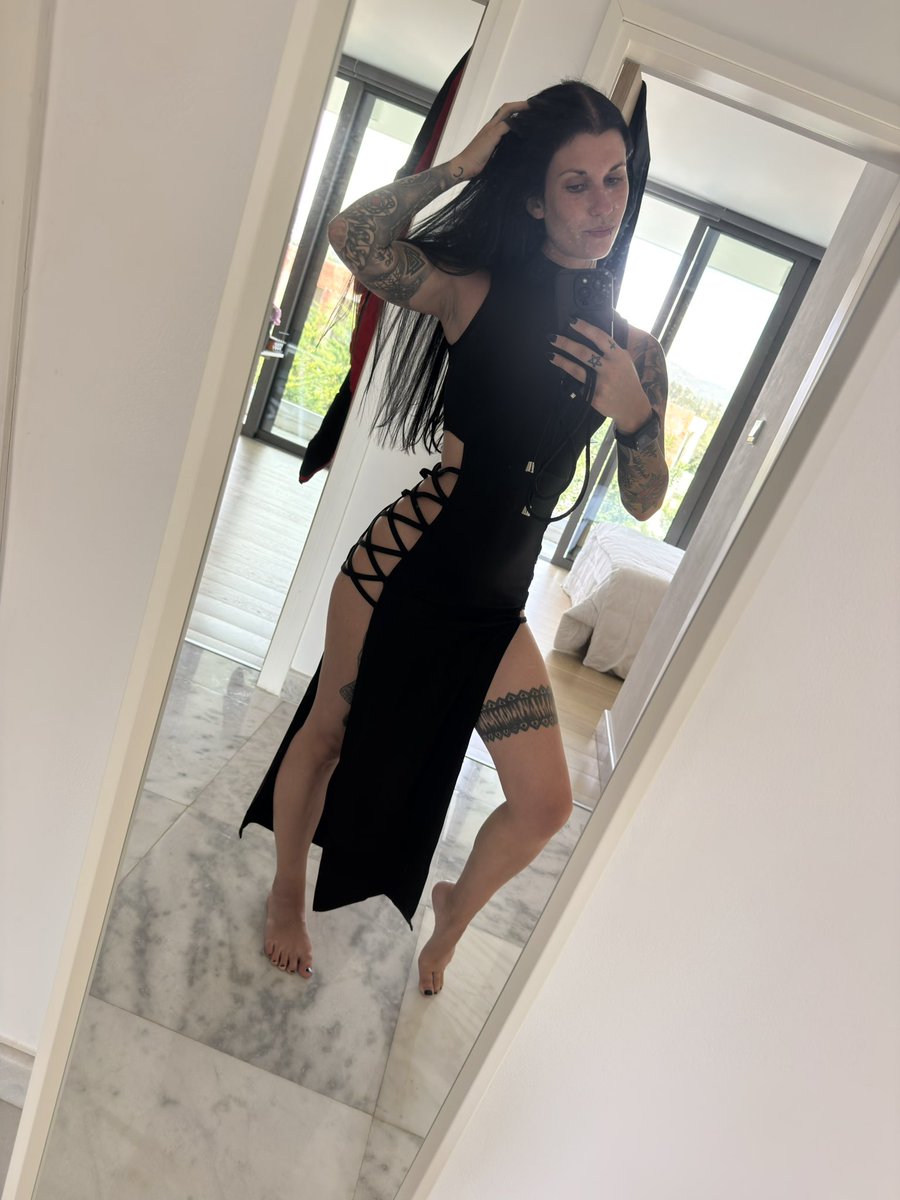 elina__mj's tweet photo. Was sagst du zu dem Kleid? 🤭 https://t.co/daQU5NImXX