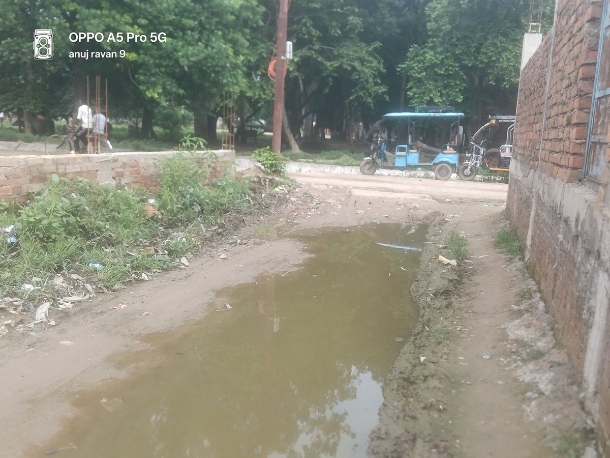 AnujRavan9's tweet photo. माननीय मुख्यमंत्री जी, @myogiadityanath @CMOfficeUP
जनपद कन्नौज ��े [ग्राम पंचायत असालतनगर मोहल्ला नई बस्ती देववरमपुर] में सड़क की हालत बेहद खराब है तथा नाली की उचित व्यवस्था/सफाई न होने के कारण जलभराव की समस्या बनी रहती है। इससे स्थानीय लोगों को काफी परेशानी हो रही है। https://t.co/kfZnTtqhvP