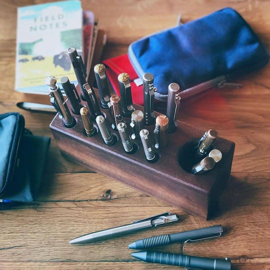 Isidro1471277's tweet photo. Cleared out my old bookshelf today—found hidden stationery + so many unused items. Feeling lighter already! Small step for less clutter, big win for peace of mind.， https://t.co/NVCl32CsOv