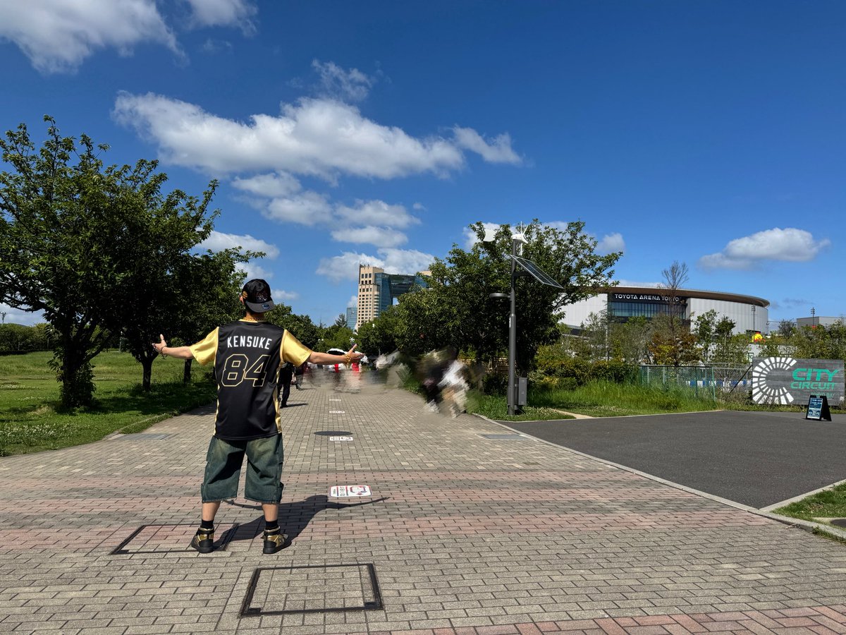 kensuke_mr6's tweet photo. TOYOTA ARENA TOKYOへの行き方
東京テレポート駅編

・A出口から出て
TOKYOモニュメントを左に通り過ぎます

・両サイドに木が生えている並木道を
抜けます

・右手に階段が見えてくるので登ります

photo by 唐橋充

#アクターズリーグ🏀 https://t.co/Y03CekpAMq