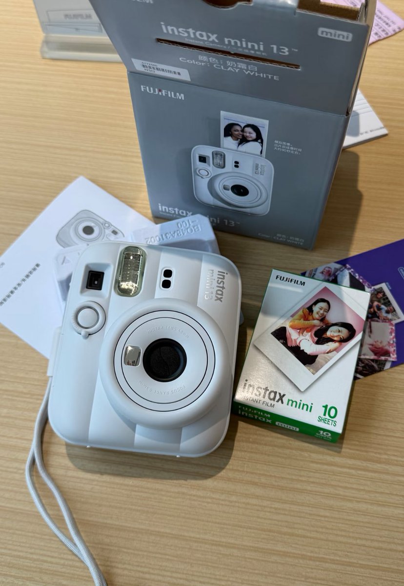 lukpla1378's tweet photo. 🌸 FUJIFILM INSTAX MINI 13 📸
ถ่ายปุ๊บได้รูปปั๊บ ดีไซน์น่ารัก ใช้งานง่าย
เหมาะกับเก็บความทรงจำและเป็นของขวัญ ✨
 
📍รายละเอียดและราคา ดูที่คอมเมนต์ด้านล่างนะคะ👇

#instaxmini13 #กล้องอินสแตนท์ https://t.co/fsPpwqLibW