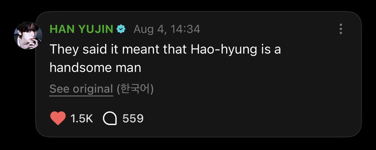 fuhaoskaru's tweet photo. someone asked yujin if he knew what the chinese on the fan meant and he said that they said it meant zhang hao is a handsome man 😭 https://t.co/bGxsRsm3Cy