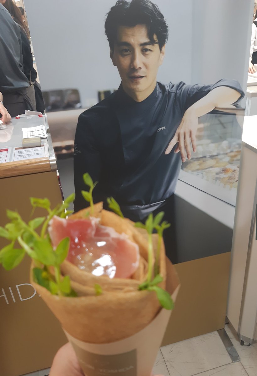 choriko2's tweet photo. カヌレとアイスの白桃クレモラータとモリヨシダのガレットどっちも満足度満腹感凄くて美味しかった（アムールまた行ってきてしまった😂） https://t.co/aGLaWS61d0