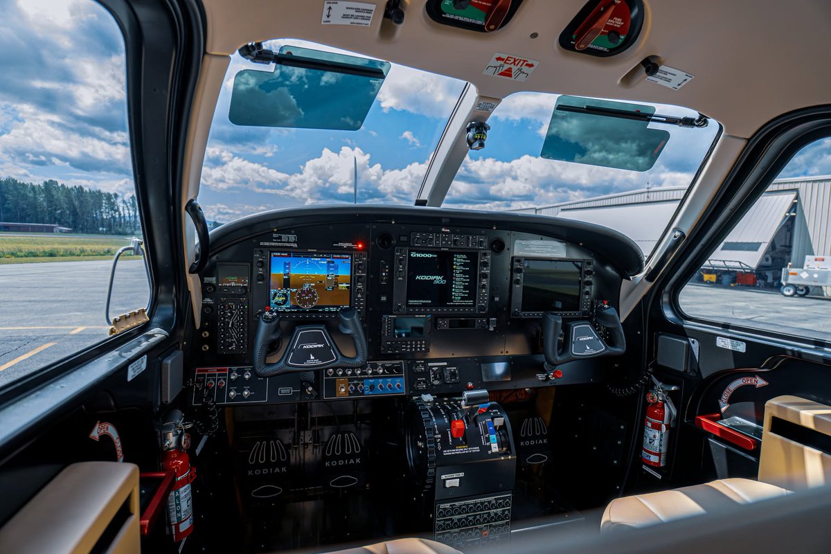 Aerofacility_O's tweet photo. システム統合こそが力になる！Kodiak（100/900）は最先端通信管理DACS等を純正搭載し、公共安全チームの現場力を最大化✈️7/15-17開催のAPSCON【ブース#506】で最新ソリューションを体感してください！

#DaherTBM #TBM960 #小型機 #航空機 #空の旅 #エアロファシリティー https://t.co/vY64Rh6eJP