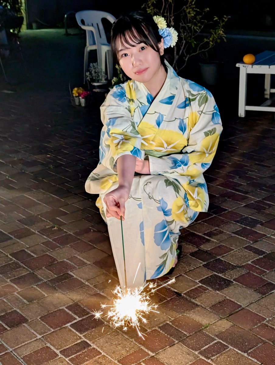 Gra_Champion's tweet photo. ＼🎊大好評発売中!!🎊／
#グラビアチャンピオン VOL.13の裏表紙を飾るのは #乃木坂46 の #増田三莉音 ちゃん✨💖オフショ第3弾を公開📸

セブンネットショッピングにてご購入いただくと限定ポスカが１枚ついてくる！🎁

👇ご購入は👇
https://t.co/tvEUprnhLR
※なくなり次第終了

夏の一瞬、きらめく今——☀️

制服、プール、浴衣、花火……何気ない日常の中にある、きらめくような夏の一瞬と #三莉音 ちゃんを切り取りました🌻お見逃しなく‼️
#乃木坂46_是非に及ばず
#乃木坂全国ツアー
