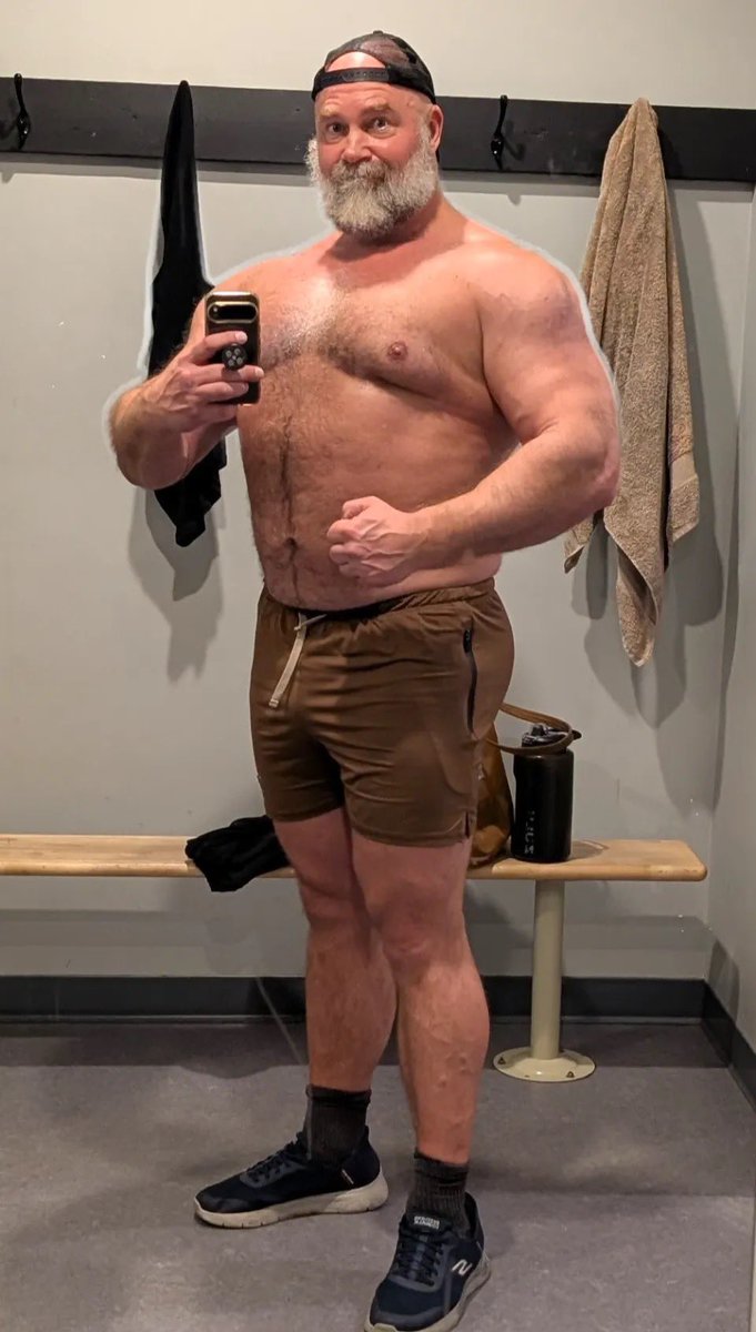 Roney166152's tweet photo. Gray hair. Extra weight. Relentless mindset. 💪 https://t.co/gKezPfq4Vu