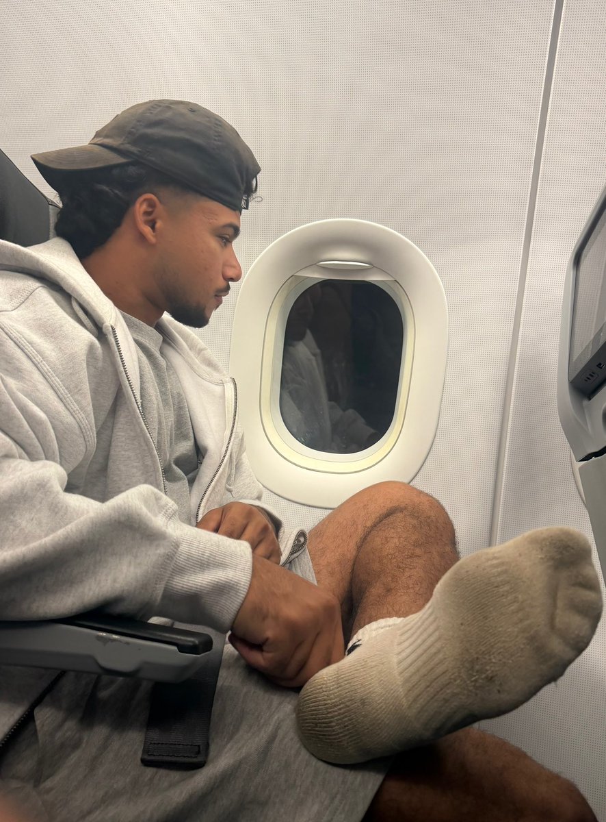AlphaRuthl3ss's tweet photo. Would you sit next to me on the airplane? https://t.co/rfG8Pqa7Pw