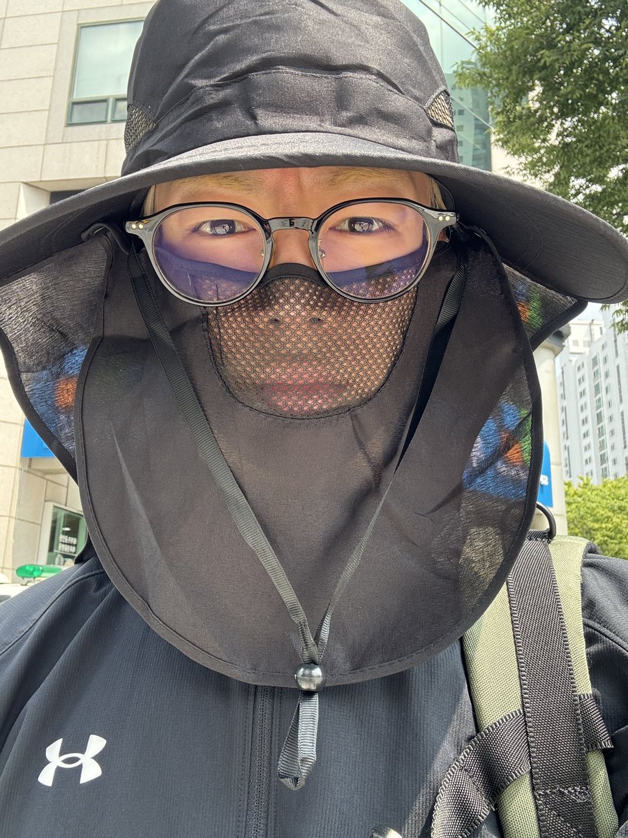 xleexekdnjs's tweet photo. 아 타기 싫어 https://t.co/i31KwhnGXE