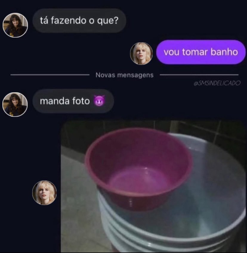 Schizolottie's tweet photo. a cena das Lottienat no banheiro que disseram que ia ter https://t.co/36PGtGbMzG