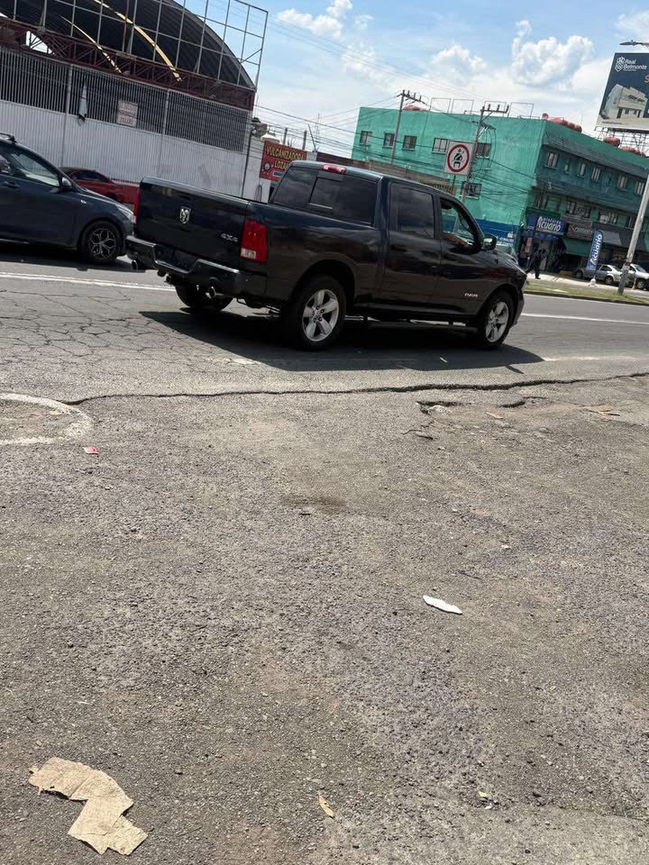 cuartodemillamx's tweet photo. Regresaron a Tecamac las ratas de la policía de investigación parando a diestra y siniestra, sobre la México Pachuca a la altura de Ojo de Agua, ram negra sin placas. 

Conocidas entre la gente como las famosas "RAM del terror". https://t.co/XCc0TkwB6l