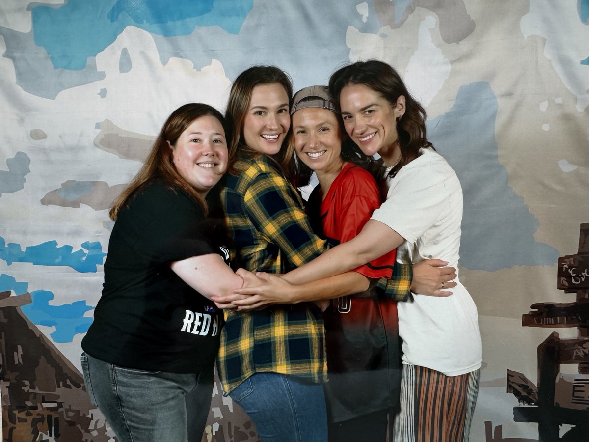 abbyk687's tweet photo. I had a fantastic weekend at @EarpFest full of dream come true moments like this one! https://t.co/YDl8nzJugW