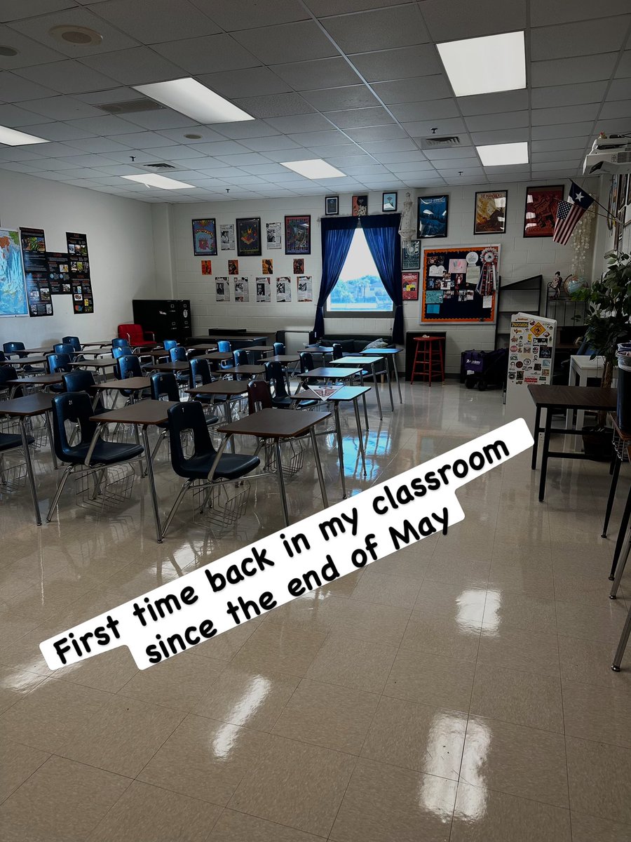 RalphieSalinas's tweet photo. Back in my classroom after an interesting, but pretty good, summer☺️. #summerbreakisover #highschoolteacherlife #thisiswhatido https://t.co/eN8hT2yLlA