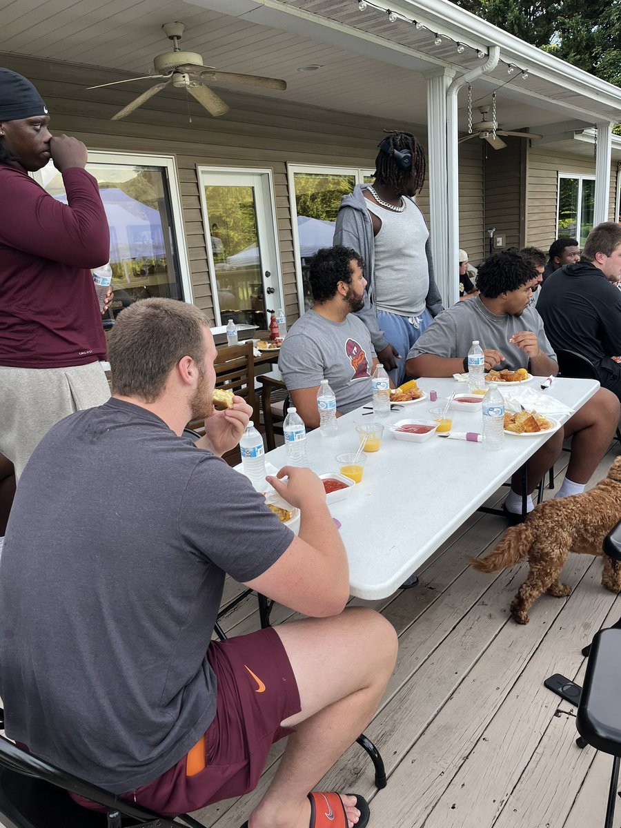 CoachMooreVT's tweet photo. Great food and fellowship before camp. Can’t wait to watch these boys compete. #OLB https://t.co/yOhveVzSdR