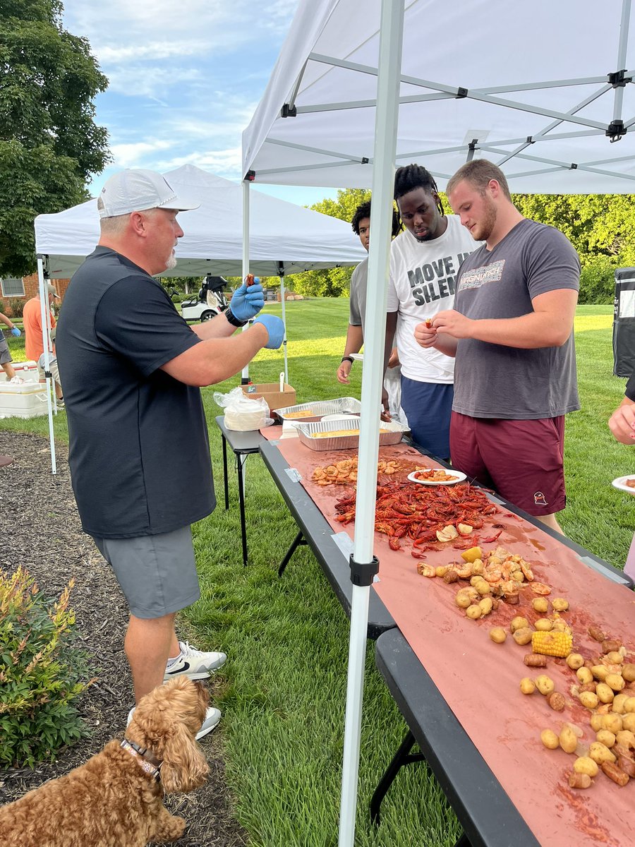 CoachMooreVT's tweet photo. Great food and fellowship before camp. Can’t wait to watch these boys compete. #OLB https://t.co/yOhveVzSdR
