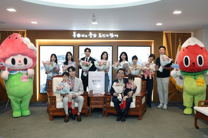 izzahshukor12's tweet photo. Lee Chaeyeon has been appointed as promotional ambassador for 2027 Nonsan World Strawberry Industry Expo 🍓 

🔗: https://t.co/taUrFqFWAz
🔗: https://t.co/ulR8Nwoq1B

Congratulations Chaeyeon 👏🏻👏🏻 

#LEECHAEYEON #이채연 @official_LCY https://t.co/uAYEz55fMN