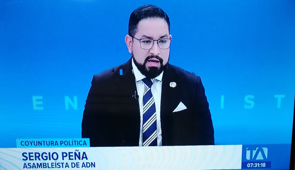 _SuExcelencia's tweet photo. Tres años de cárcel para Aquiles Álvarez y todo por creerse la vaca que más caga. Perseguido o no, no tenía que dejar de usar el grillete electrónico ni para dormir. Ojalá el caso contra uno de los asambleístas que se cree de los más “salsas” no llegue a la prescripción. Muevan. https://t.co/MCM1O1Cr5W
