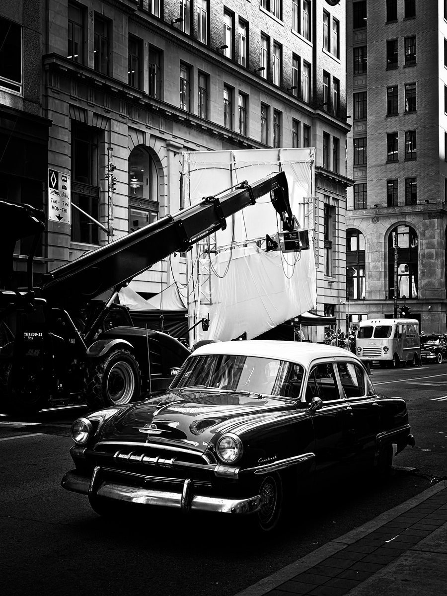 Dew_u_c_me's tweet photo. Took a little walk around the city today!

BTS of #belljar from todays set, currently filming in Toronto📽🎬

Staring Billie Eilish, Carey Mulligan, and Connor Storrie.

@TOFilming_EM https://t.co/v9RrfDz9Mg