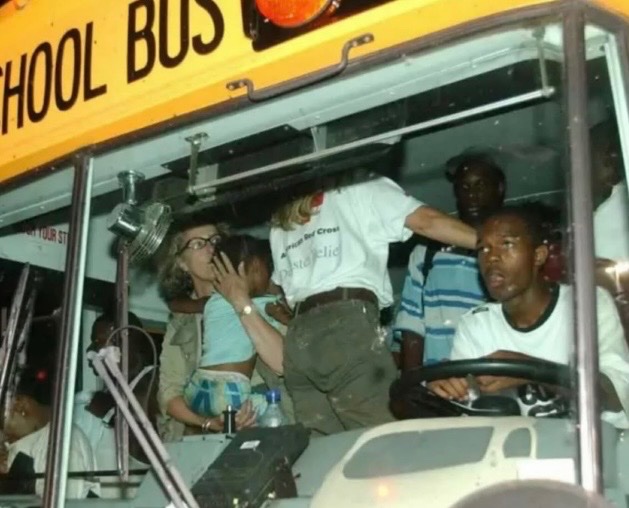 historyinmemes's tweet photo. One of the first buses to arrive in Houston after Hurricane Katrina was driven by a 20-year-old who had stolen it to help evacuate people from the disaster.

The man behind one of the first buses to escape New Orleans after Hurricane Katrina was 20-year-old Jabbar Gibson. On August 31, 2005, as floodwaters engulfed the city and conditions at the Louisiana Superdome deteriorated, Gibson found an abandoned school bus with the keys still inside. Instead of waiting for delayed rescue efforts, he took the bus and loaded around 70 stranded people—including children, elderly residents, and families—to get them out of the disaster zone.

Driving for nearly seven hours through flooded roads, storm debris, and police checkpoints, Gibson safely reached Houston, Texas. When the bus arrived at the Astrodome, officials initially assumed it was part of an organized government evacuation before discovering Gibson had acted entirely on his own. Although taking the bus was technically illegal, his actions were widely praised, and he was celebrated as a hero for helping save dozens of lives during one of America’s deadliest natural disasters.