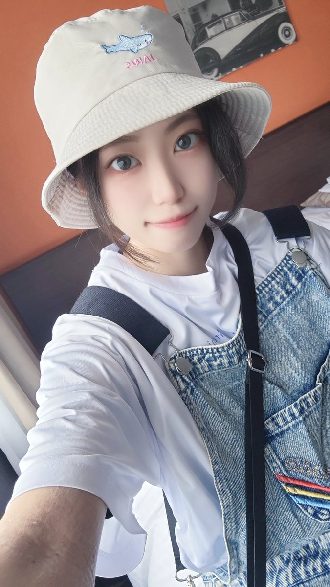 ss_nin06's tweet photo. ⚠️自我注意⚠️
USJに十何年ぶりかに来ている女
汗ですでにドロドロですがこの後ウォーターワールドの水かけでさらにドロドロになりそうなのでこのビジュは見納め https://t.co/JBNPqTX1hq