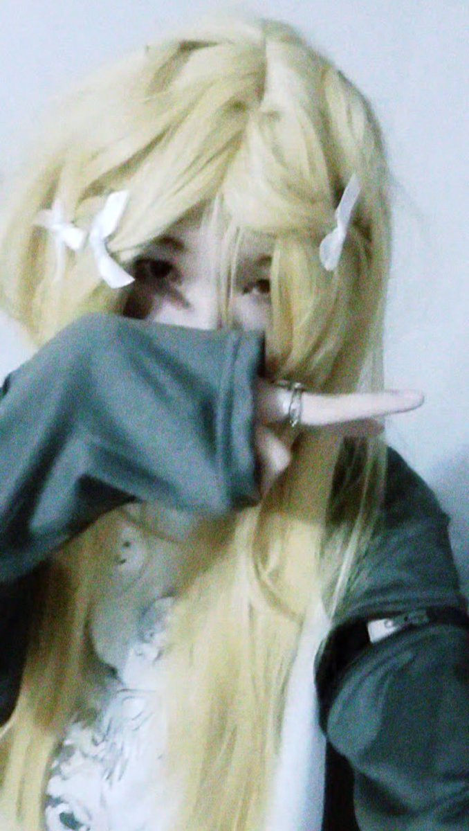 ChonHoFemboy's tweet photo. This is what the wig looks like up close 😗

#Femboy https://t.co/DK2LFXAxVq