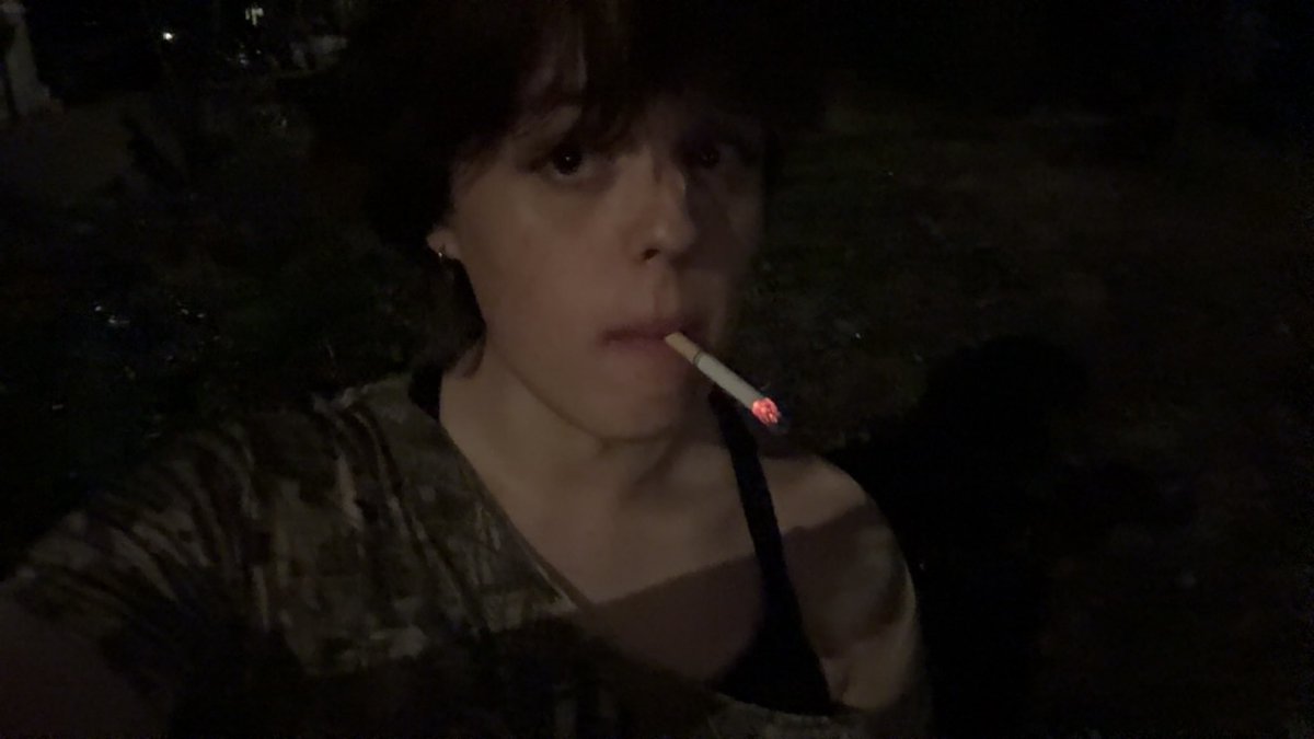 pretticitrus's tweet photo. girl got her cigs and its hot as hell outside #SmokeACig4Jane https://t.co/UI6aDBD58U