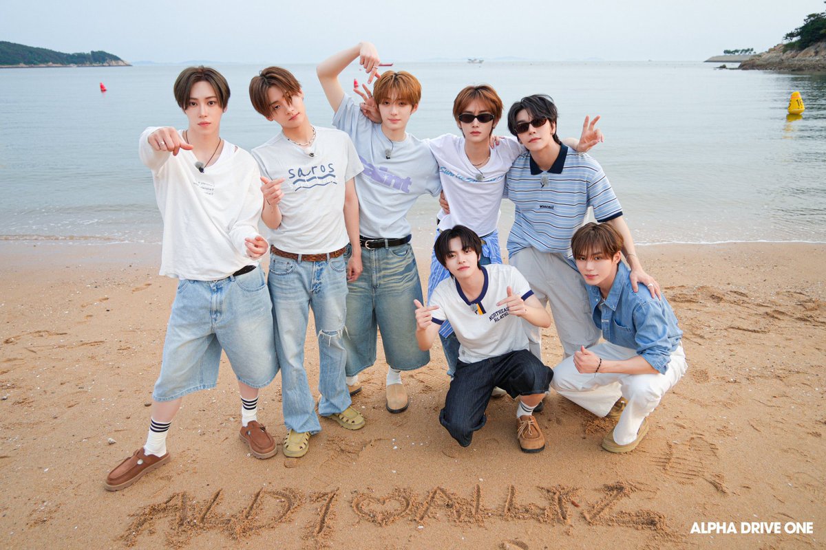 sangwon_luvv's tweet photo. サンヒョン手術がんばれー！焦らずゆっくり休んでね。かわいいマンネの帰りを待ってるからね！ https://t.co/XR3ifYB31I