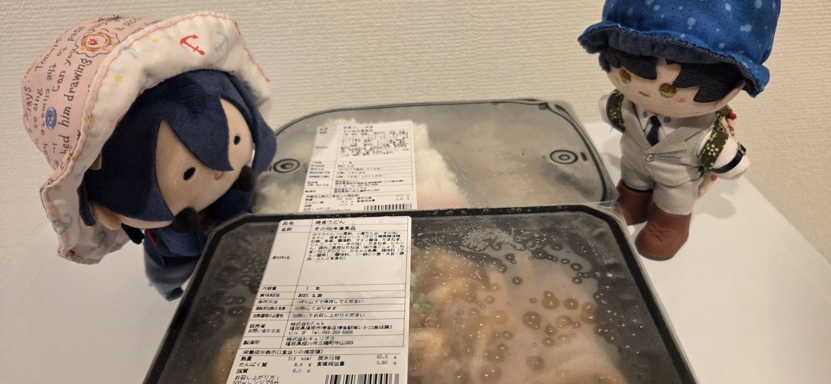 rei_himawari95's tweet photo. 昨日はコンテナハウスにお泊まり
外見は真っ黒で暑そうね
フロントにはホットコーヒーの提供もあって暑いのについ貰う(苦笑)
部屋は普通にクーラー効いて涼しいわ！
晩御飯は冷凍食品を選んで部屋の電子レンジでチン♪
普通に美味しい焼きうどん
隣の騒音もないからいいかも😊

#リュック本丸 https://t.co/B8FgZH0Xnm