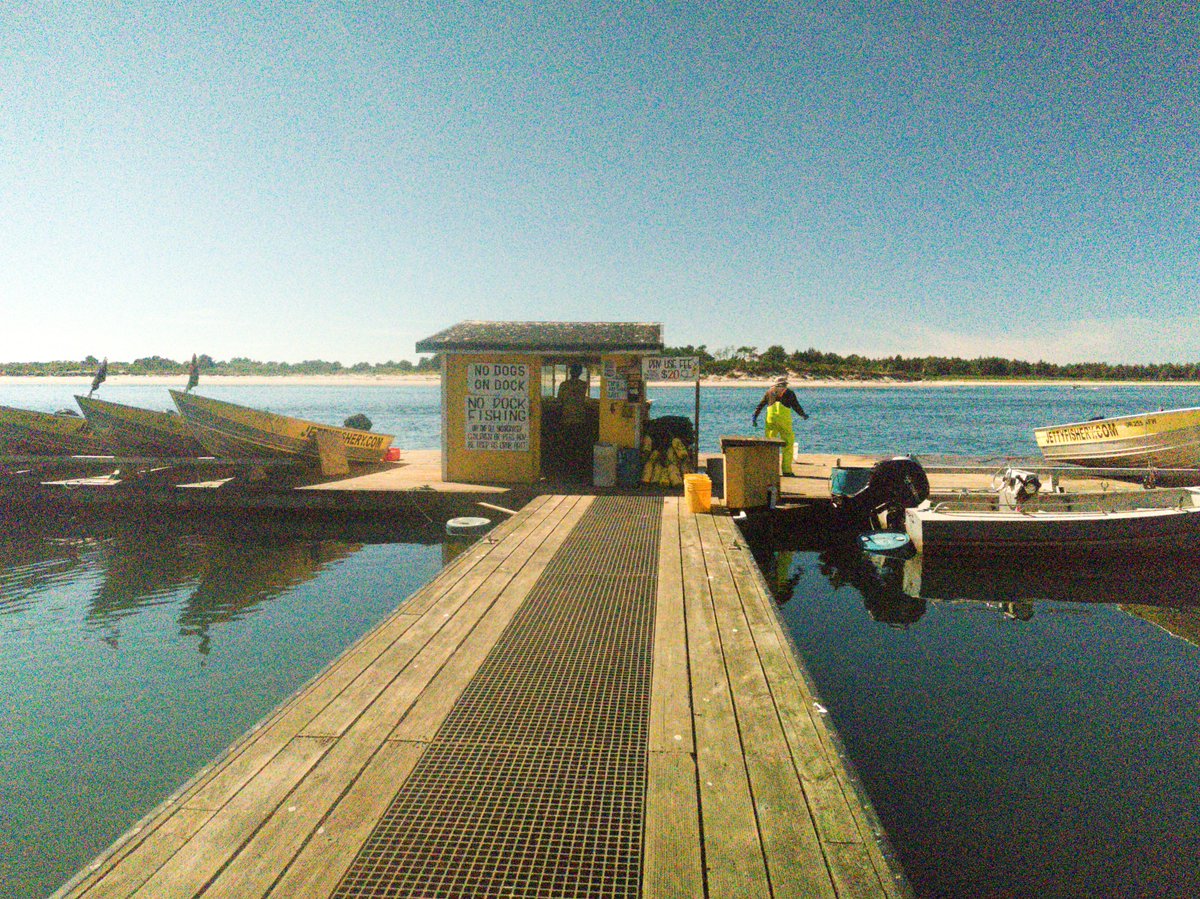 2000wonderer's tweet photo. Finally, I crossed a bay by Ferry! It's just a boat, but works as a shuttle for hikers and bikers. $10 for a board.
ついに「フェリー」で湾を横断しました。ただのモーターボートですが、ハイカーやバイカーの「シャトル」として稼働しています(つまり自転車ごと乗れる)。1回10ドル。 https://t.co/UC5CdeNItg