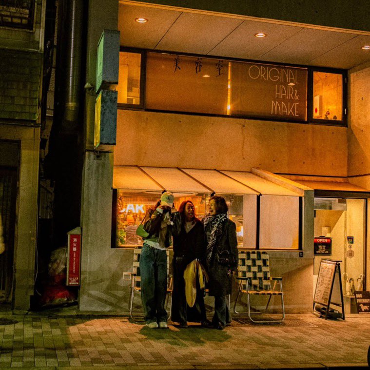 AboutNWJNSMusic's tweet photo. Danielle in Japan with friends. https://t.co/p2UrauXhgT