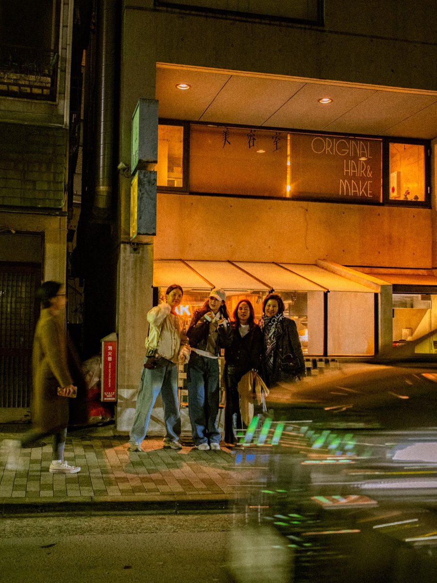 AboutNWJNSMusic's tweet photo. Danielle in Japan with friends. https://t.co/p2UrauXhgT