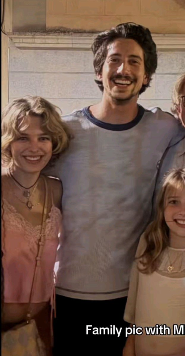 lizziessera's tweet photo. FIRST MILO/TEAGAN PICTURE OMFG AND LOOK AT THEIR HEIGHT DIFFERENCE!! 😭 https://t.co/iu9m7k3c10