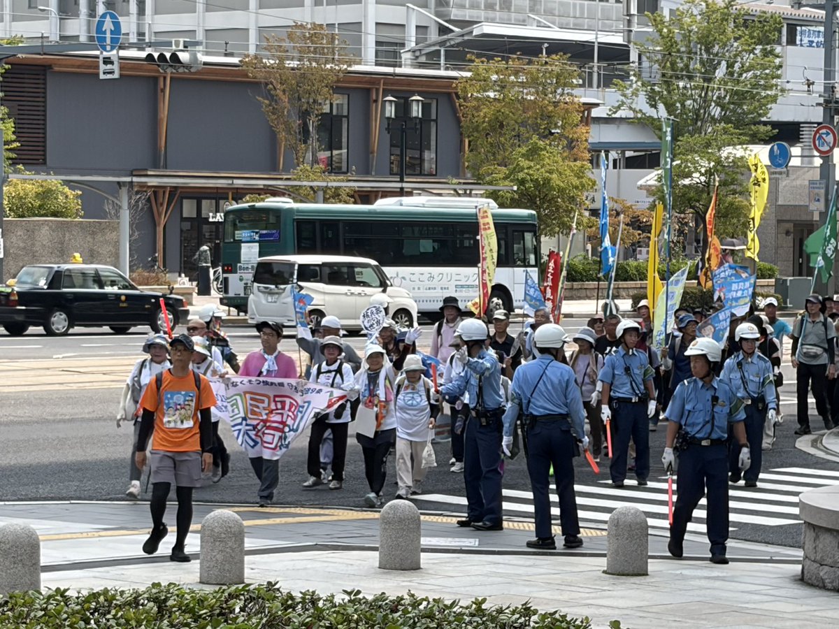 PeaceWalk5806's tweet photo. 2026年原水爆禁止国民平和大行進が8月4日、原爆ドーム前で終結しました。

5月6日に東京・夢の島の第五福竜丸展示館前から出発した東京→広島コース通し行進者の尾崎庸美さんと三浦コト子さん、そして7月19日から福岡、山口、広島を歩いてきた国際青年リレー行進者のアルバート・ロサダさん（フィリピン）は揃って元気にゴールしました。

3人は、午後2時から開会する原水爆禁止2026年世界大会で感想を報告します。

#26_平和行進
