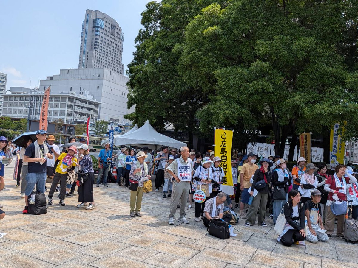PeaceWalk5806's tweet photo. 2026年原水爆禁止国民平和大行進が8月4日、原爆ドーム前で終結しました。

5月6日に東京・夢の島の第五福竜丸展示館前から出発した東京→広島コース通し行進者の尾崎庸美さんと三浦コト子さん、そして7月19日から福岡、山口、広島を歩いてきた国際青年リレー行進者のアルバート・ロサダさん（フィリピン）は揃って元気にゴールしました。

3人は、午後2時から開会する原水爆禁止2026年世界大会で感想を報告します。

#26_平和行進