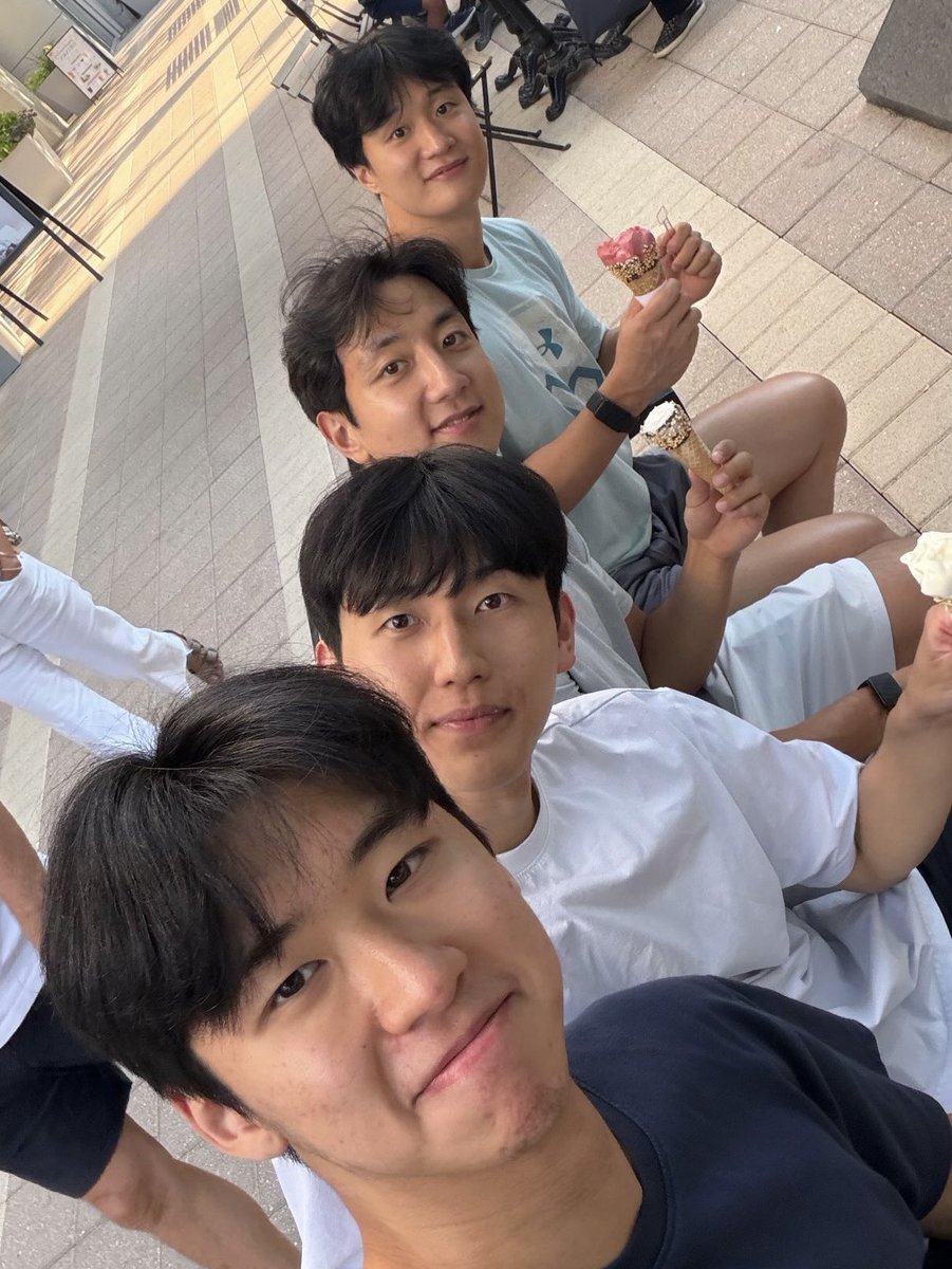 CherishYou46's tweet photo. 260804 훈스스 

KCC F4 기찬 진광 훈 웅

사진 마음에 들어💙
마음에 드니까 대충 글자 지워버리기

이런 사진 많이 줘라🙌 https://t.co/PF19lQoiQf